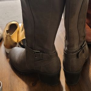 Grey Boots Baretraps Size 10
